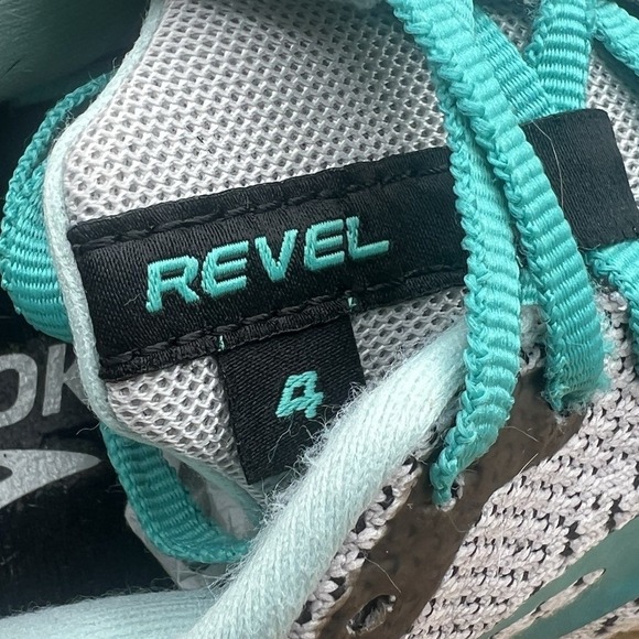 Brooks Revel 4 Grey Teal Athletic Running Shoes - Women's Size 6 USED - Picture 5 of 9